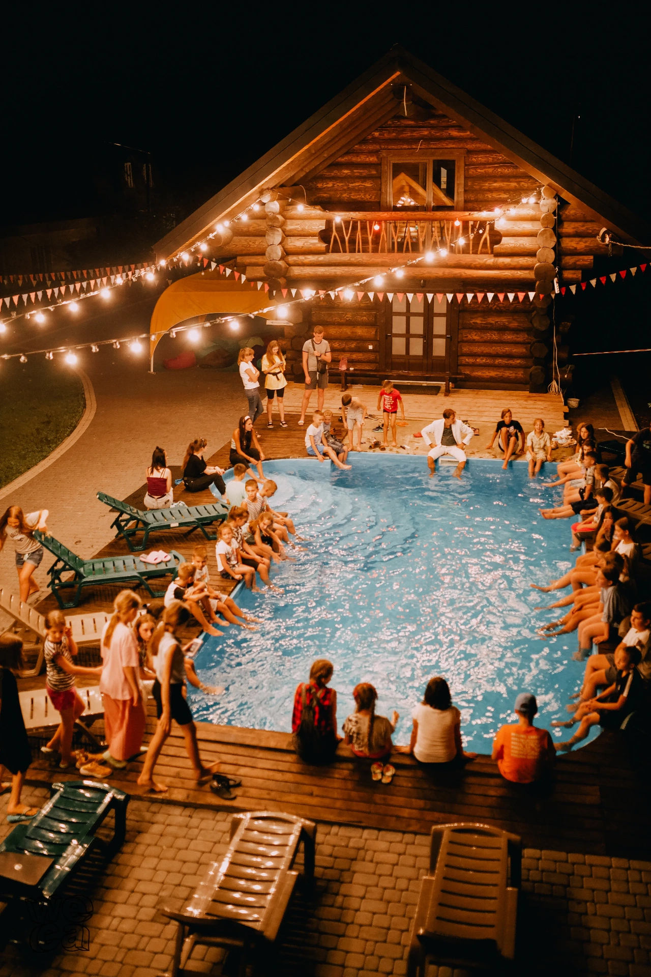 Вечір біля багаття