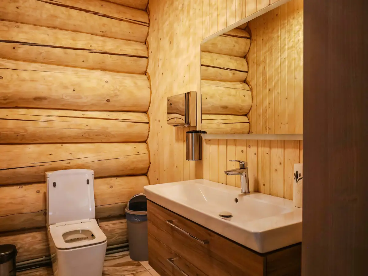 Затишний санвузол з раковиною